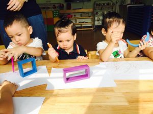 So sánh phương pháp Montessori và Reggio Emilia