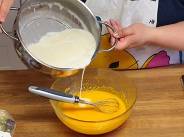 Hướng dẫn làm bánh Flan cho bé từ sữa công thức siêu ngon