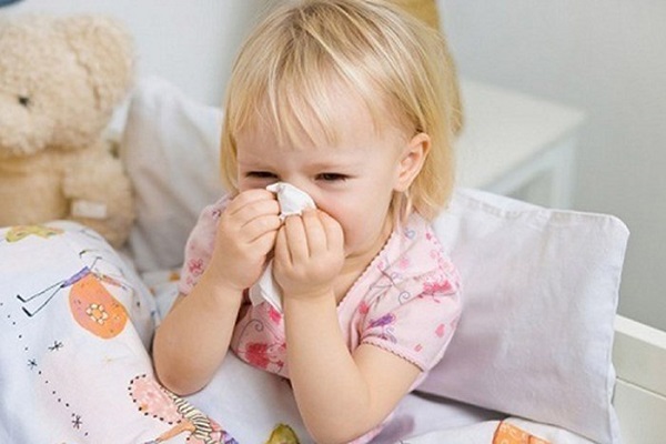 Mẹ nên làm gì khi trẻ bị ngạt mũi về đêm?