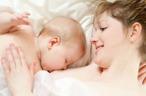 Bí quyết cho các mẹ về cách chăm sóc bé sau sinh mổ