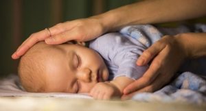 Trẻ 1 tuổi ngủ bao nhiêu là đủ giấc?