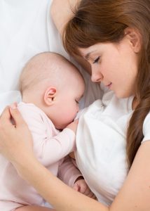 12 lợi ích bất ngờ của việc nuôi con bằng sữa mẹ
